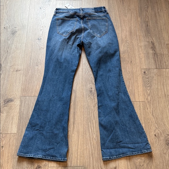 ABERCROMBIE & FITCH The Flare Ultra High Rise Jeans NWT Size 29/8 - Picture 2 of 11